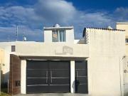 Casa en Venta al Poniente de la Ciudad en Villas de la...
