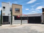 Casa en Venta al Poniente en Fraccionamiento Privado con...