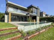 Casa en venta al río en El Yacht, Nordelta