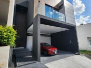 CASA EN VENTA AL SUR DE MONTERREY