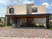 Casa en Venta Altozano, Acabados de Lujo, 4...