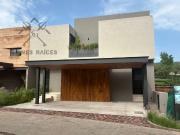 Casa en Venta Altozano, Acabados Premium, Terraza, Sala...