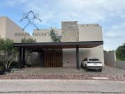 Casa en Venta Altozano, Alberca, Jardín 162m2, Sala de Tv