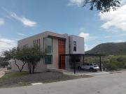 Casa en Venta Altozano, Estacionamiento Techado,...