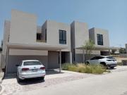 Casa en Venta Altozano, Estacionamiento Techado, Estudio...