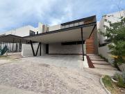 Casa en Venta Altozano, Estacionamiento techado para 3...