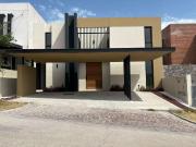 Casa en Venta Altozano, Estudio con vista al jard?n,...