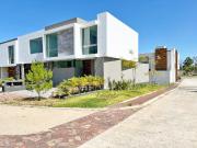 Casa en venta Altozano, Fracc. con vigilancia y hermosas... Casa en venta Altozano, Fracc. con vigilancia y hermosas...