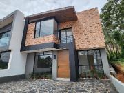 Casa en Venta Altozano Fraccionamiento privado frente...