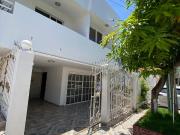 CASA EN VENTA AMPLIA DE 3 PISOS Y CON EXCELENTE...
