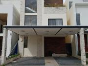 CASA EN VENTA AQUA RESIDENCIAL Sobre Av. Huayacán