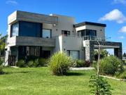 CASA EN VENTA AREA 60 6 AMB BARRIO LA VICTORIA