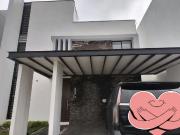 Casa en venta aún lado de Plaza Altabrisa
