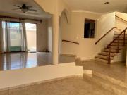 Casa en Venta, Av. Lázaro Cárdenas, Col. María de la...