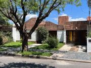 Casa en venta B Urca 3 Dor 4 B, patio y cochera. Apt Credit