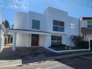 Casa en Venta baja de precio en Jardín Real, coto Paseo...