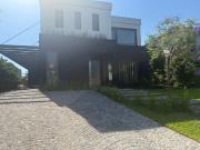 CASA EN VENTA BARRIO CASTAÑOS CON VISTA AL AGUA