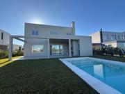 Casa en venta, barrio Costas a la LAGUNA, Puertos, Escobar