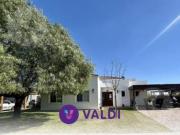 Casa en venta con fondo a pulmón verde Barrio Santa...