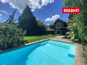 Casa en venta, barrio Galapagos, piscina y gran jardin....