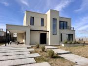 Casa en venta barrio Lagos de Canning