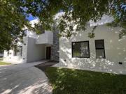Casa en venta 6 ambientes Gran Jardin Pileta Haras Santa M