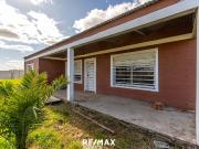 Casa en venta – Barrio Portal del Este APTO CRED