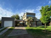 Casa en VENTA Barrio Privado La Comarca, Centenario