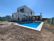 Casa en venta Barrio Santa Ana Villanueva pileta PERMUTA