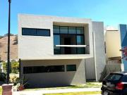 CASA EN VENTA BOSQUE DE SANTA ANITA!