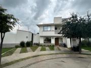 CASA EN VENTA BOSQUES DEL PEDREGAL AMPLIO JARDIN