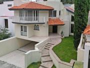 CASA EN VENTA BUGAMBILLIAS 2DA SECCIÓN AMPLIA 360m2...