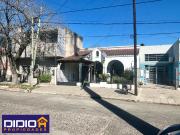 Casa en venta Burzaco con pileta!