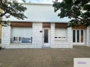 Casa en venta c/ cochera en 9 de Julio