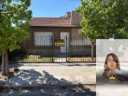 Casa en venta c/ cochera en Barrio Obrero