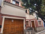 Casa en venta c/ cochera en Centro