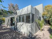 Casa en venta c/ cochera en Chacras de Coria