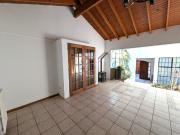 Casa en venta c/ cochera en Chacras de Coria