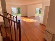 Casa en venta c/ cochera en Chacras de Coria