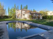 Casa en venta c/ cochera en Chacras de Coria