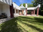 Casa en venta c/ cochera en Chacras de Coria