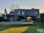 Casa en venta c/ cochera en Montevideo