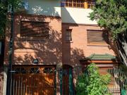 Casa en venta c/ cochera en Nueva Pompeya