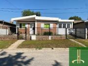 Casa en venta c/ cochera en Parque Casino