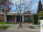 Casa en venta c/ cochera en Russell