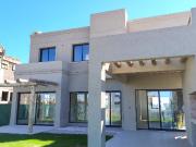 Casa en venta c/ cochera en Russell