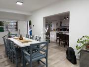 Casa en venta c/ cochera en Tres Cerritos