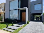 Casa en venta c/ cochera en Villa Gobernador Udaondo