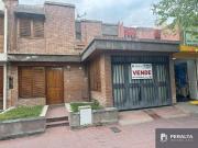 Casa en venta c/ cochera en Villa Nueva