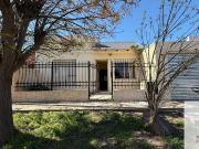 Casa en venta c/ cochera en Villa Sanchez Elia